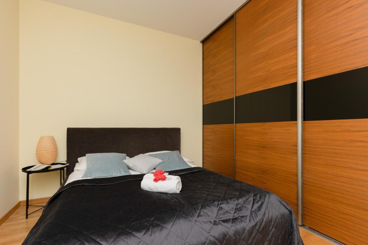 Warsaw Srodmiescie Apartment With Balcony By Noclegi Renters ภายนอก รูปภาพ